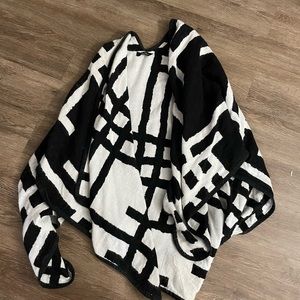 Akira Black Womens Shawl Poncho Shrug Throw over One Size Cozy Acrylic warm